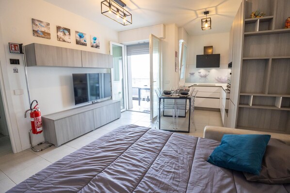 1 habitación, tabla de planchar con plancha, wifi gratis y ropa de cama 