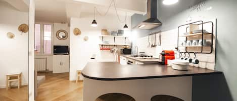 Fridge, microwave, oven, coffee/tea maker