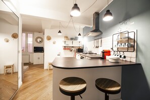 Fridge, microwave, oven, stovetop