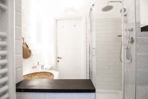 Shower, hair dryer, towels - Little Genoa - Cozy Genoese nest (Genova)
