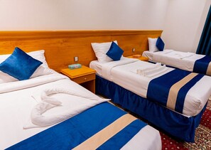 Minibar, in-room safe, desk, laptop workspace - Zad Al Safa Hotel (Makkah)