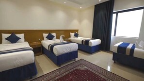 خزنة داخل الغرفة ومكتب ومساحة عمل للكمبيوتر المحمول وواي فاي مجانًا