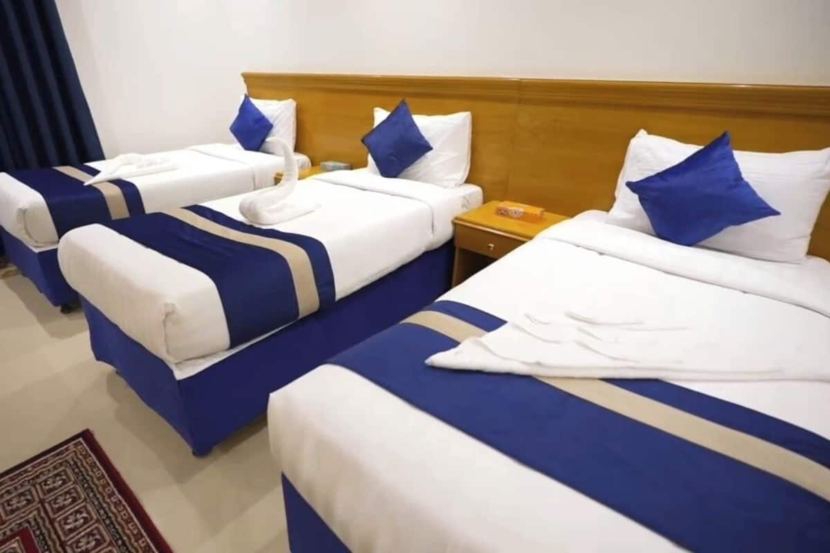 خزنة داخل الغرفة ومكتب ومساحة عمل للكمبيوتر المحمول وواي فاي مجانًا