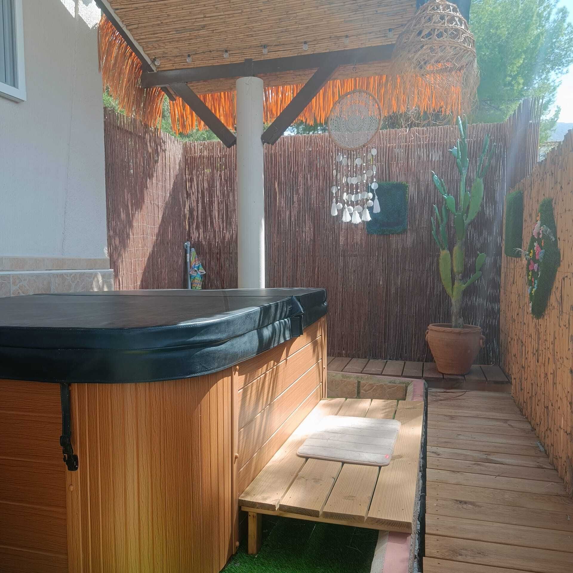 Bañera de hidromasaje exterior