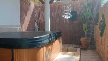 Bañera de hidromasaje exterior