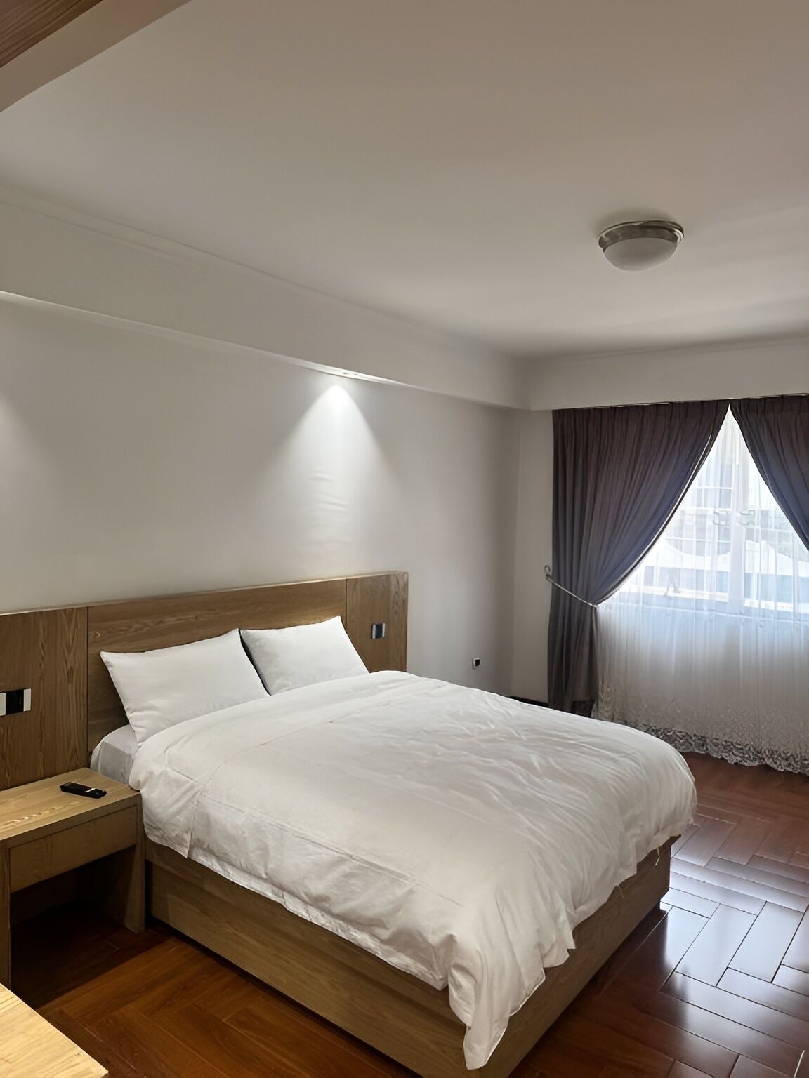 واي فاي مجانًا وملاءات أسرّة