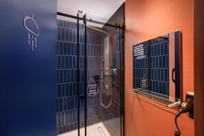 Shower, hair dryer, slippers, towels - Kepler Club Kuala Lumpur Hotel Landside (Sepang)