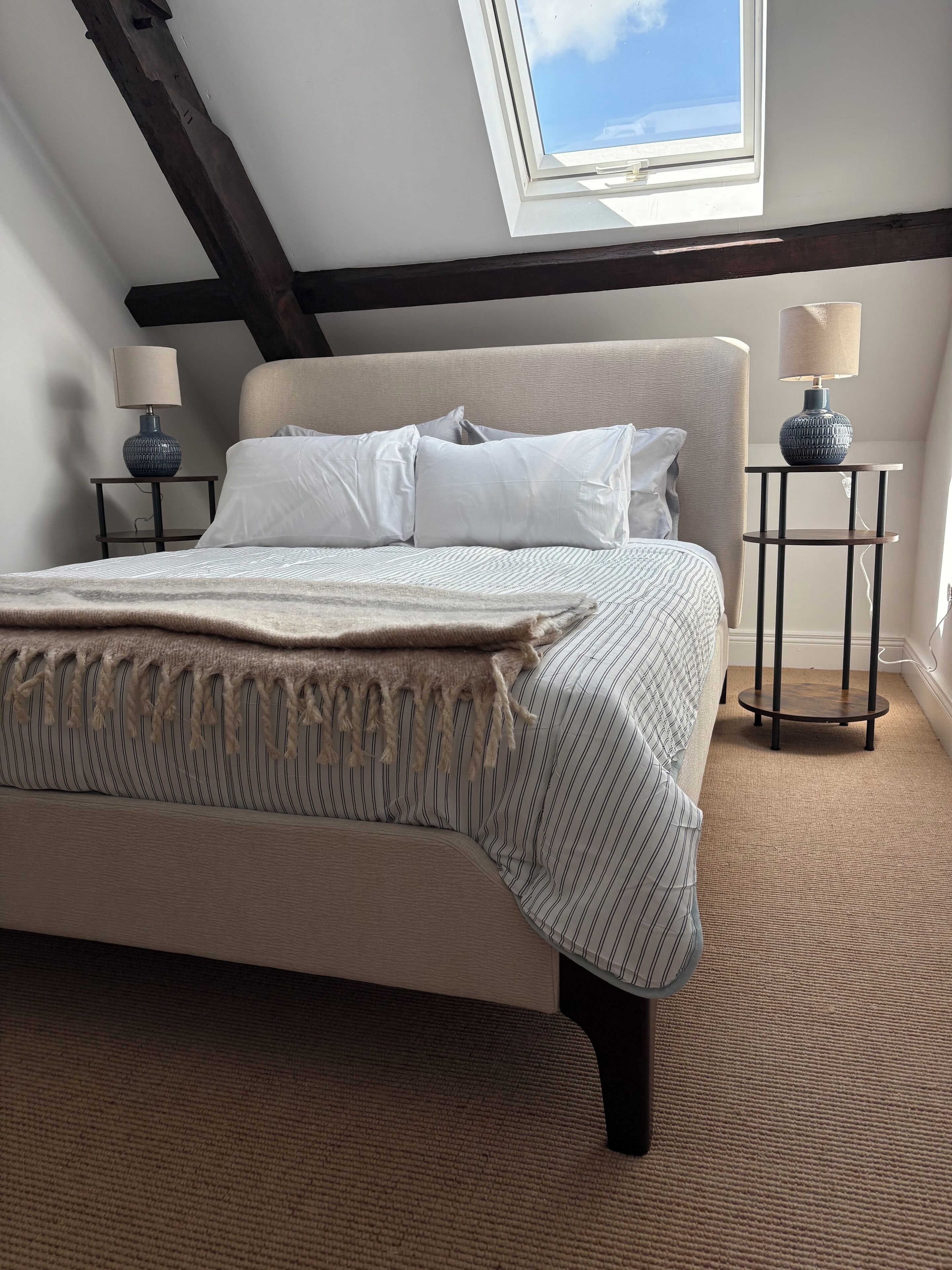 4 bedrooms, iron/ironing board, WiFi, bed sheets