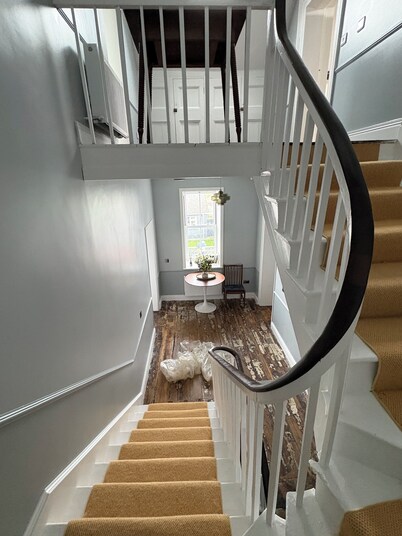 Renovated historical Portumna Flat- sleeps 8