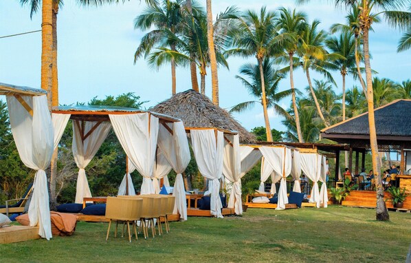 Private beach nearby, white sand, beach cabanas, sun loungers