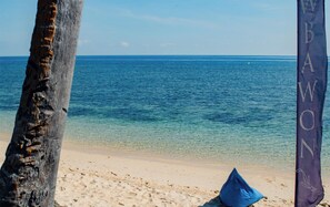 Private beach nearby, white sand, beach cabanas, sun-loungers