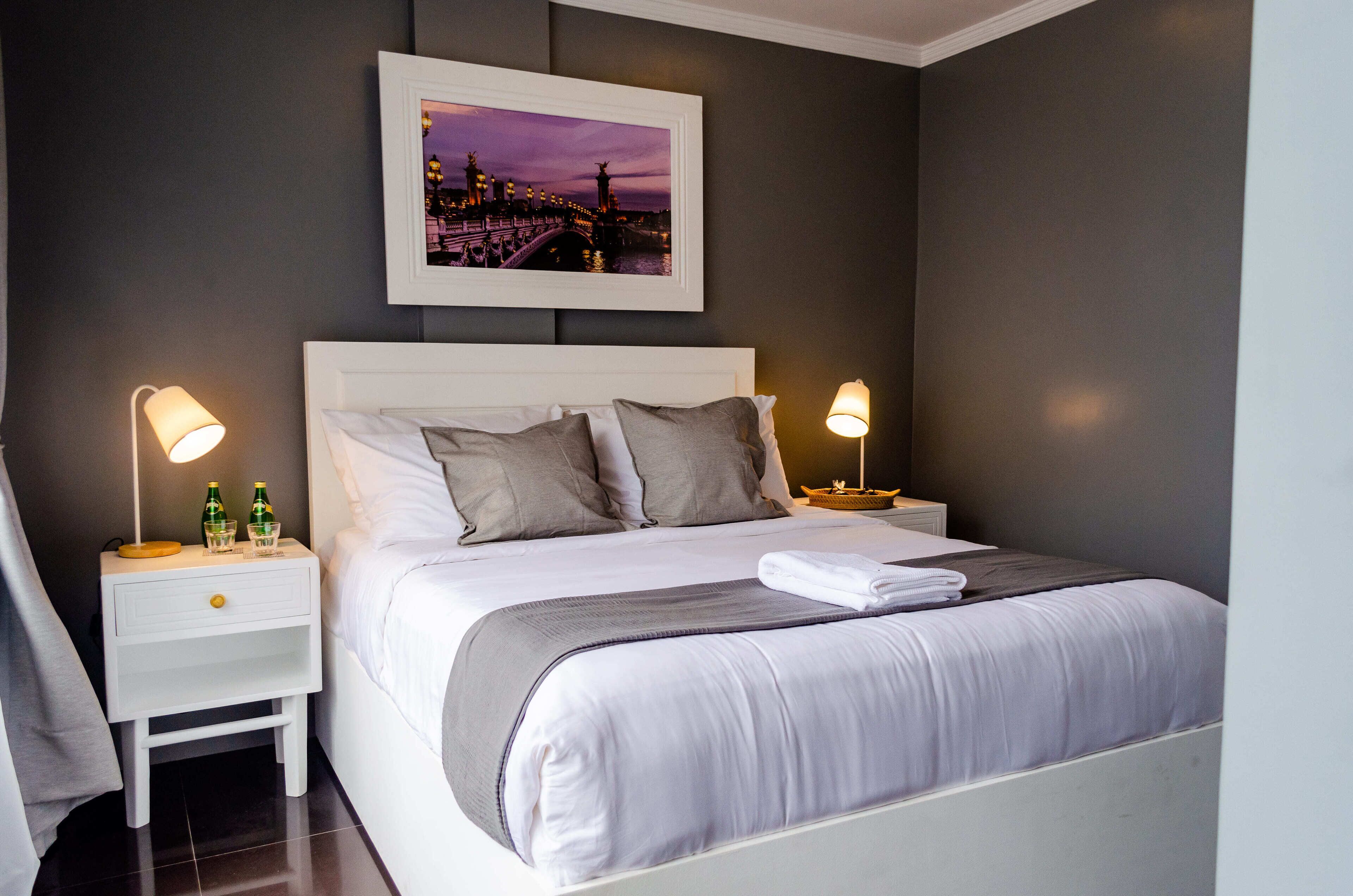 Free WiFi, bed sheets