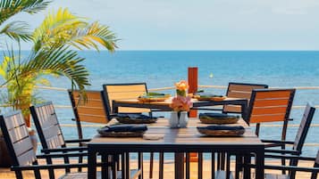 Praia particular nas proximidades, areia branca