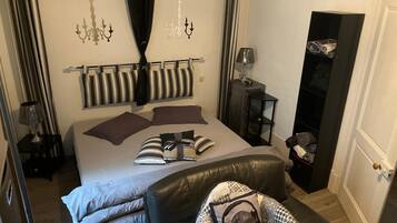 Iron/ironing board, WiFi, bed sheets