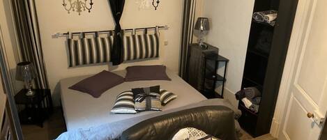 Silitysrauta/-lauta, Wi-Fi, vuodevaatteet