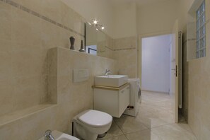 Appartement, balcon, vue ville | Salle de bain
