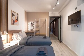 Desk, iron/ironing board, WiFi, bed sheets - Modern 2BR/2BA • 10min to Valletta • Backyard BBQ! (Pietà)