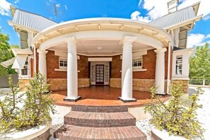 Unclassified image, 3 of 25, button - Whiterocks Tanunda Walk to Cafés Sleeps 8 Heritage (Tanunda)