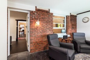 Unclassified image, 5 of 25, button - Whiterocks Tanunda Walk to Cafés Sleeps 8 Heritage (Tanunda)