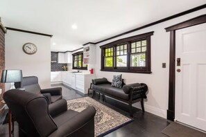 Unclassified image, 4 of 25, button - Whiterocks Tanunda Walk to Cafés Sleeps 8 Heritage (Tanunda)