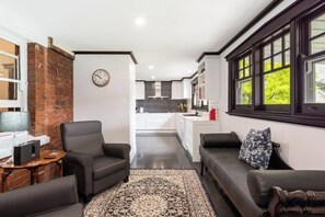 Unclassified image, 2 of 25, button - Whiterocks Tanunda Walk to Cafés Sleeps 8 Heritage (Tanunda)