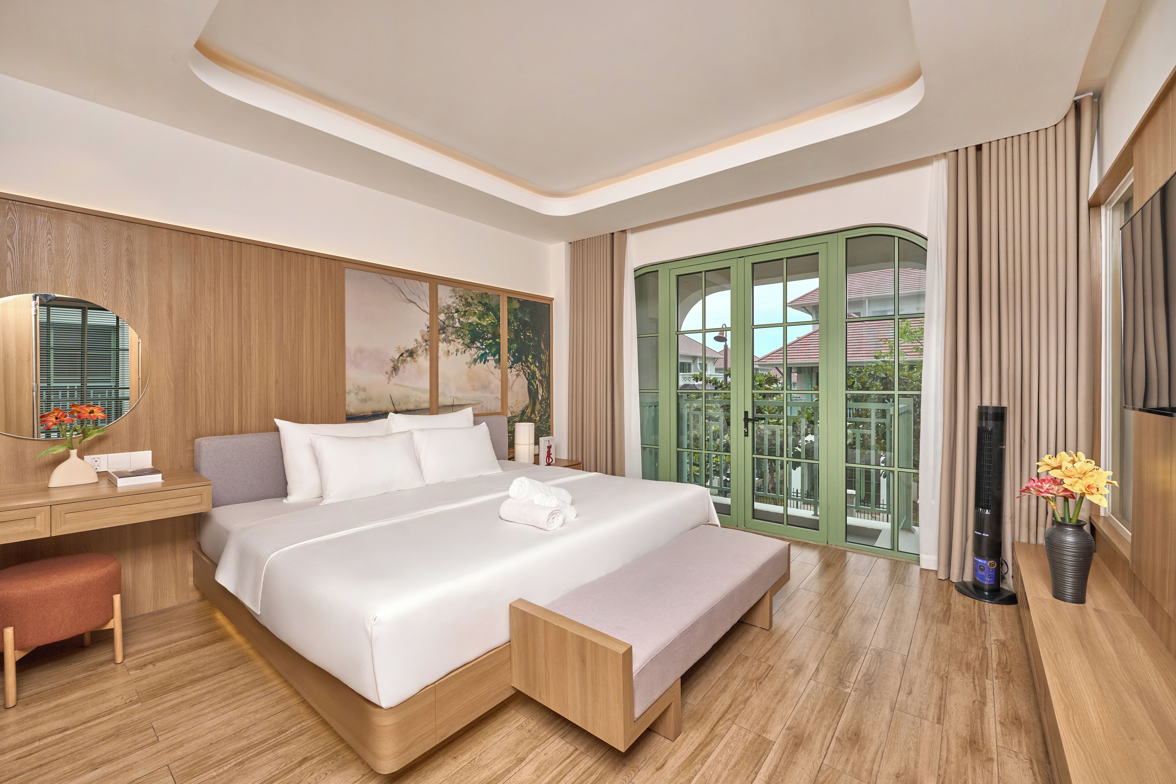 Deluxe villa, 4 slaapkamers, uitzicht op tuin | Een bureau, gratis wifi