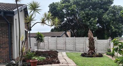 Soothing 4-bedroom house with AC in Richards Bay