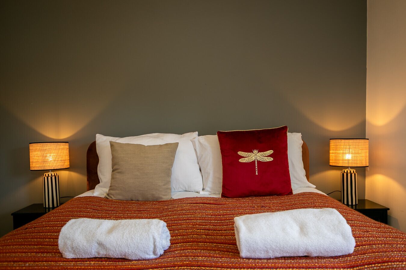 3 bedrooms, desk, iron/ironing board, travel crib