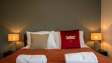 3 bedrooms, desk, iron/ironing board, travel crib