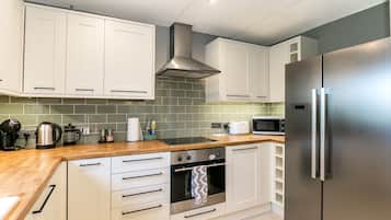 冰箱、微波炉、烤箱、炉灶