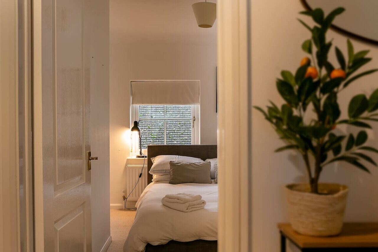 Desk, iron/ironing board, travel crib, WiFi