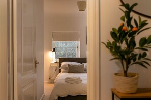 Desk, iron/ironing board, travel crib, WiFi - Beautiful 3 Bedroom Cotswold Cottage (Enstone)