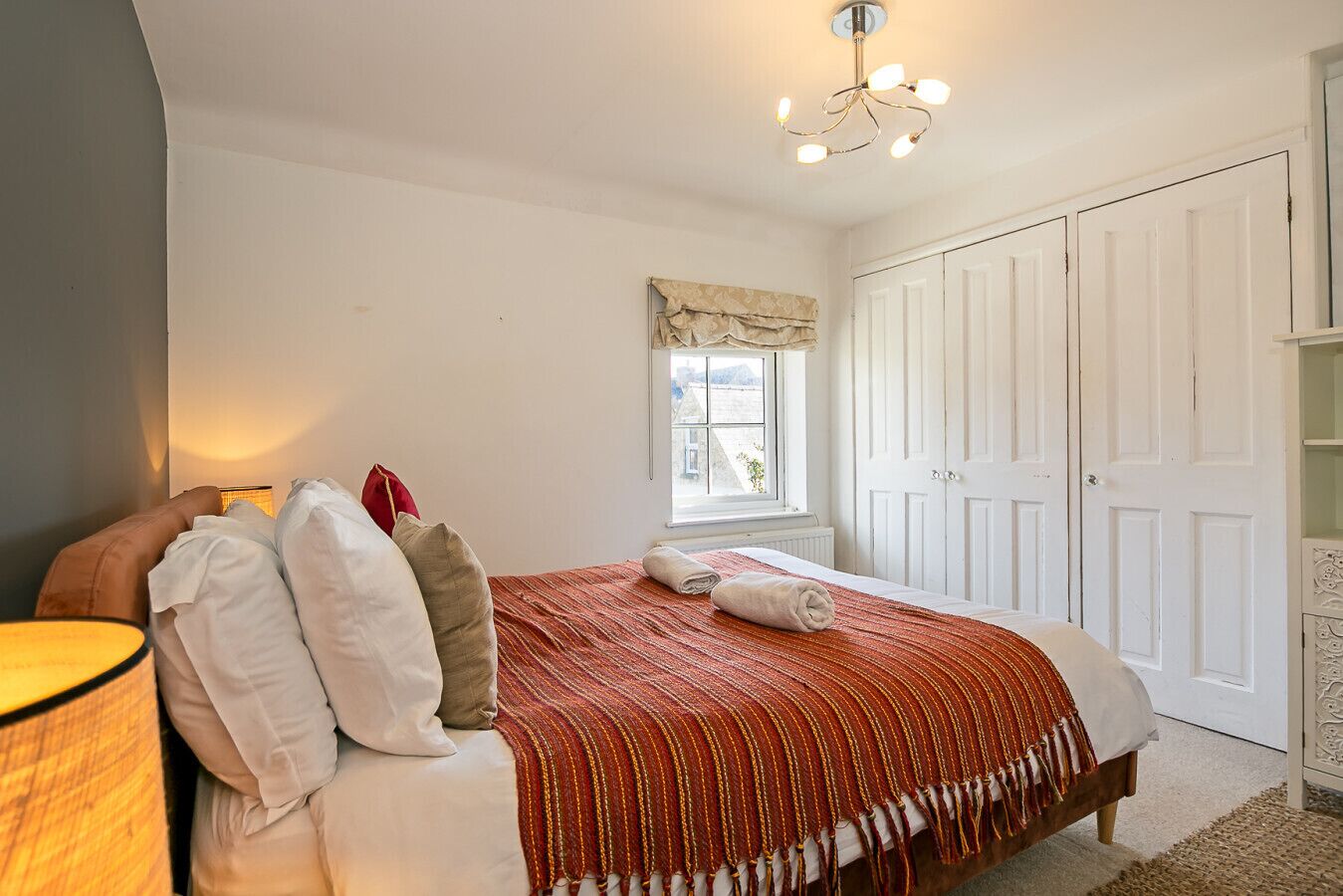 3 多间卧室、办公桌、熨斗/熨衣板、旅行婴儿床