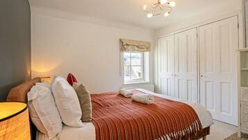 3 多间卧室、办公桌、熨斗/熨衣板、旅行婴儿床