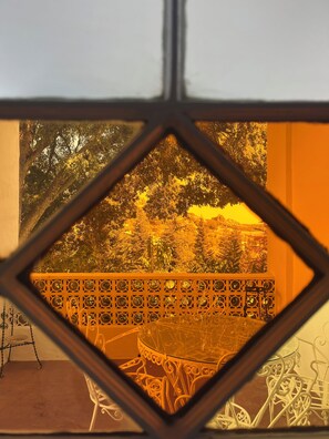 تناول الطعام بالخارج