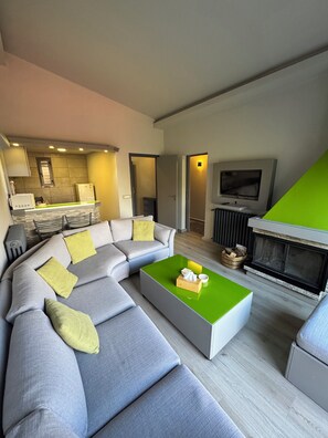 Living area - The Cozy Inn - Emerald (Faqra - Kfardebiane,)