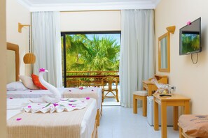 高級客房 | 迷你吧、房內夾萬、書桌、熨斗/熨衫板