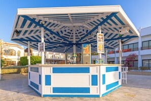 Poolside bar - The Grand Hotel Hurghada (Hurghada)