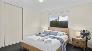 4 bedrooms, bed sheets