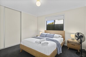 4 bedrooms, bed sheets