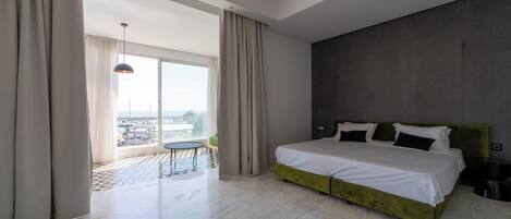 Dobbelt- eller tomannsrom – superior, sjøutsikt, executive-nivå | Safe på rommet, blendingsgardiner og wi-fi (inkludert)