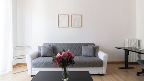 Apartment (1 Bedroom) | Front of property - Italianway - Negroli 11 (Milan)