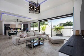 Luxury Villa, 5 Bedrooms, Private Pool, Pool View | Living room - Modern 5 Bedrooms Pool Villa Curtis (Rawai)