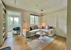 Fireplace, books - Cosy Swedish House by the lake (Örnalt)