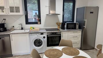 Mikrowelle, Ofen, Herdplatte, Geschirrspüler