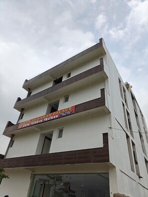 واجهة المنشأة