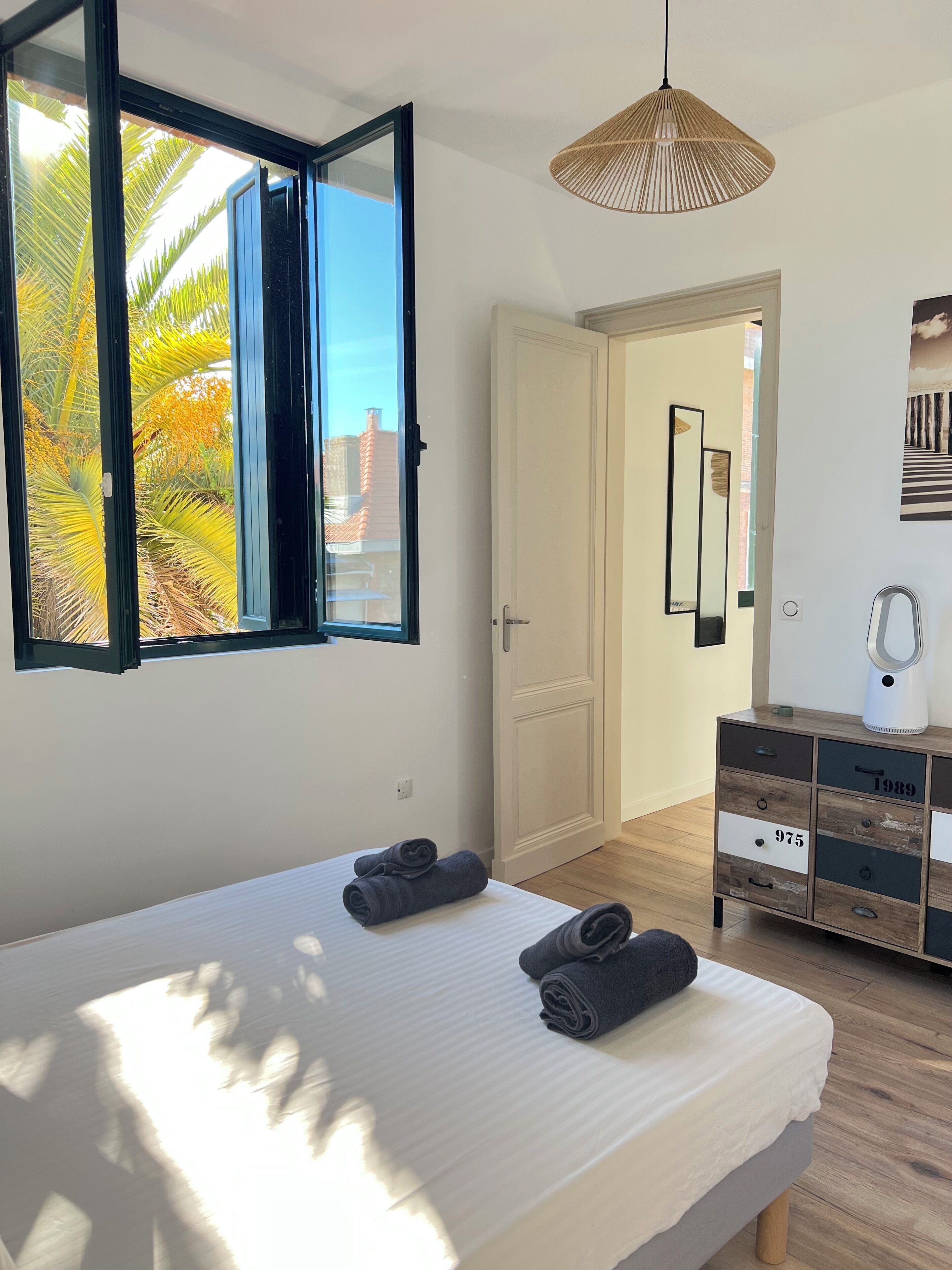 Iron/ironing board, free WiFi, bed sheets