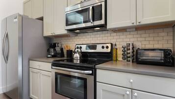 Fridge, microwave, stovetop, dishwasher