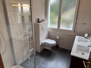 Towels, toilet paper - 4.5-room apartment close to cable car and town center (Crans-Montana)