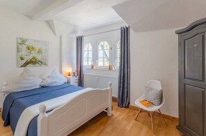 Verdunkelungsvorhänge, Bügeleisen/Bügelbrett, kostenloses WLAN